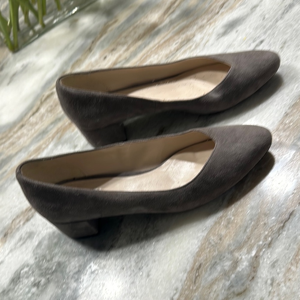 Elegant Women's Cole Haan Gray Pumps